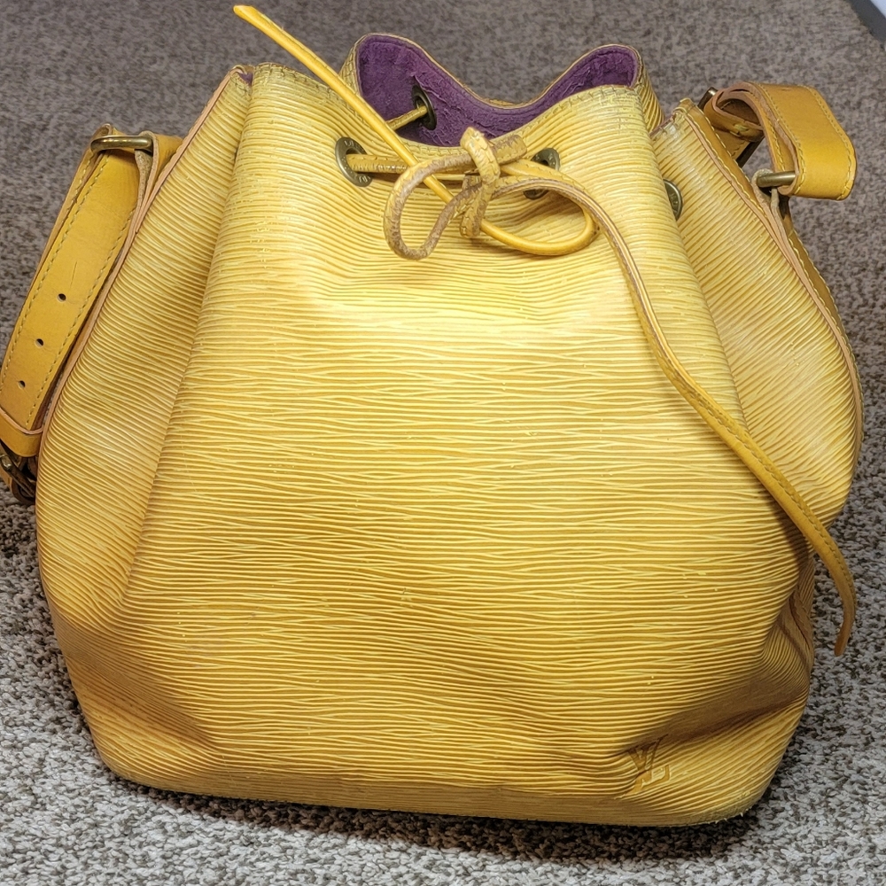 Authentic Louis Vuitton Epi Noe
